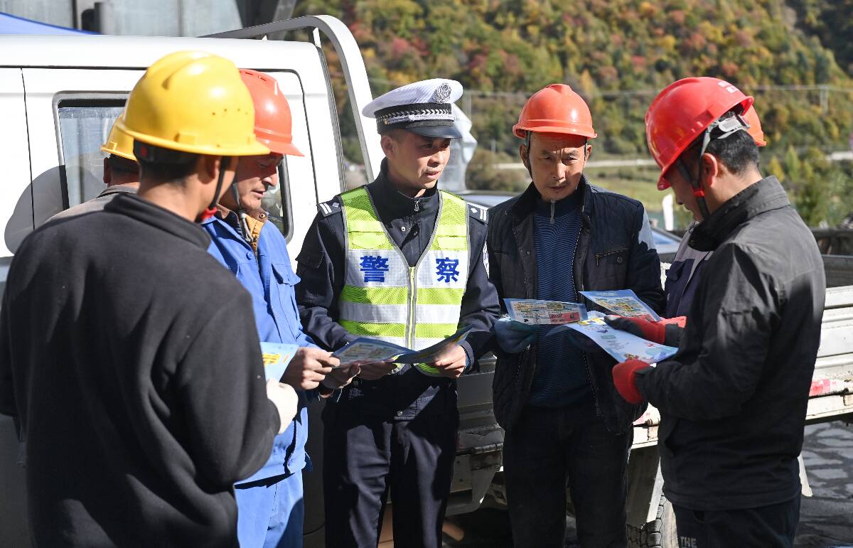 流動(dòng)車管所 數(shù)據(jù)服務(wù)進(jìn)山區(qū)，便民利民暖人心